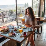 Hotel Zara Cave