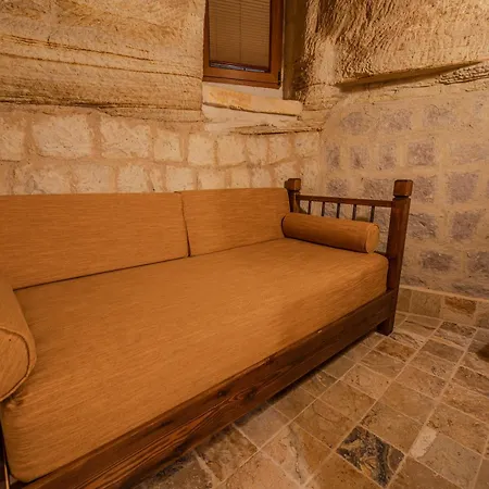 Zara Cave מלון
