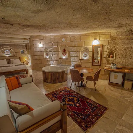 Zara Cave 2*